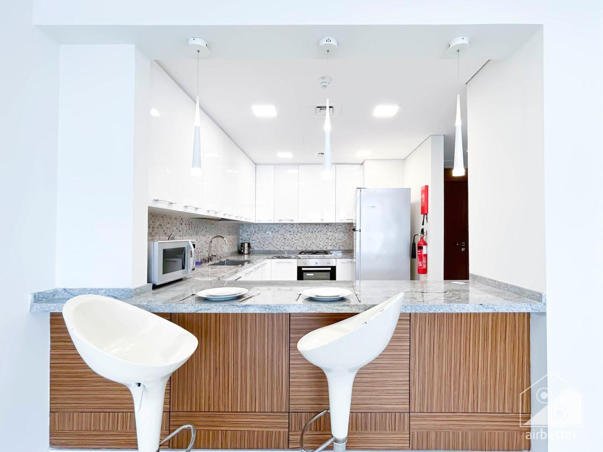 Apartment Stylish 1-Bedroom Retreat With Balcony Views