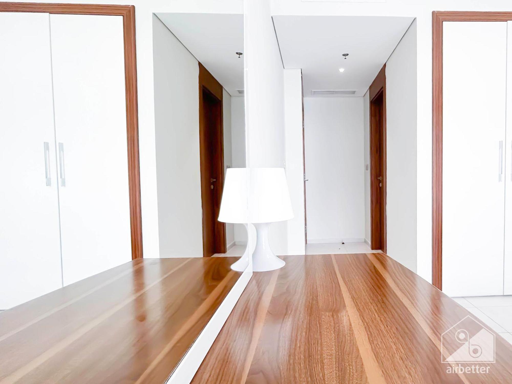 Apartment Stylish 1-Bedroom Retreat With Balcony Views Dubai