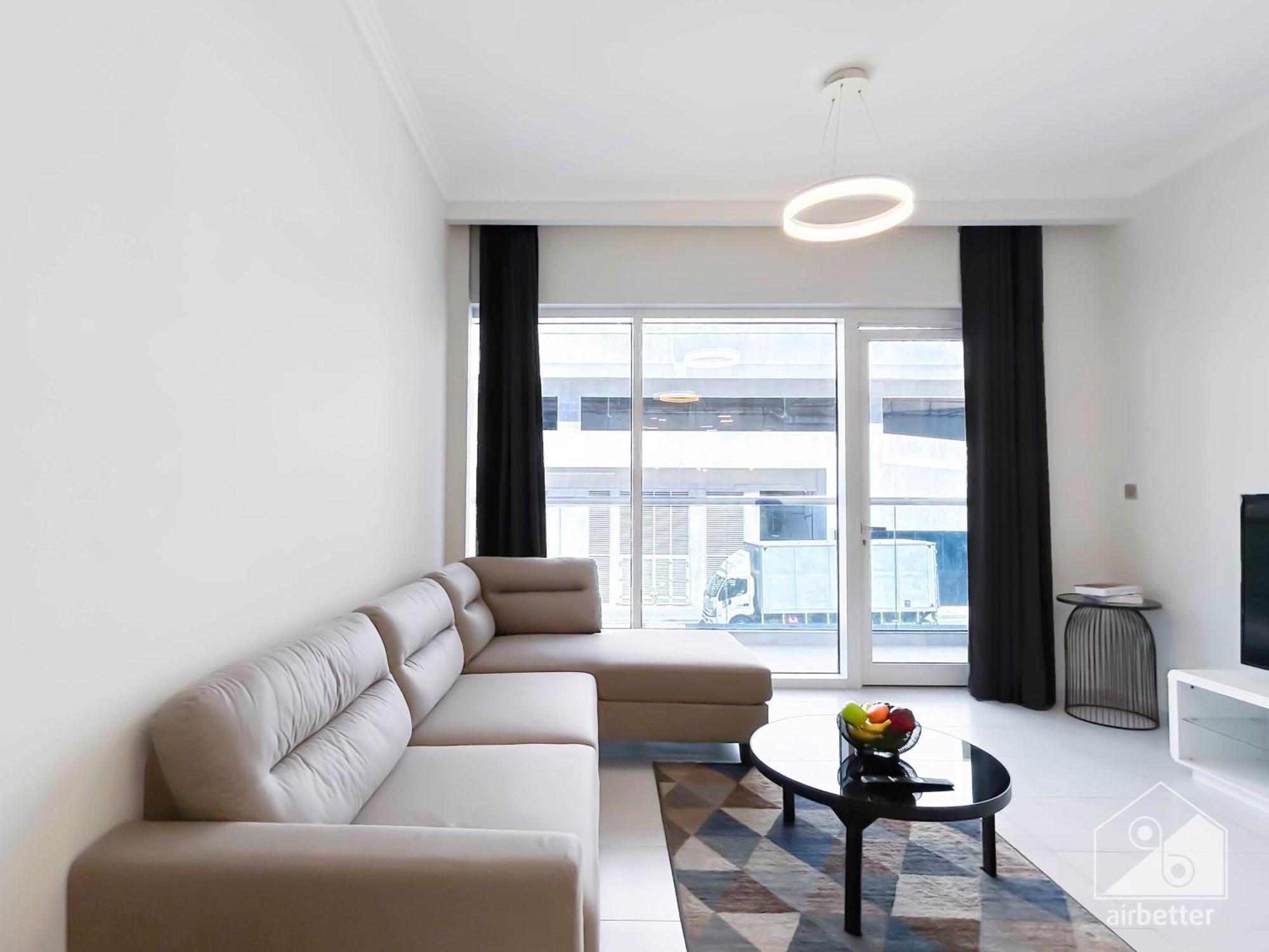 Apartment Stylish 1-Bedroom Retreat With Balcony Views